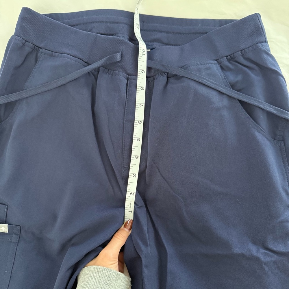 FIGS Scrub Set- Navy Blue Medium - Picture 12 of 14
